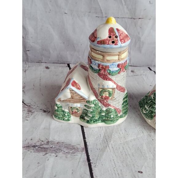 Vintage 1996 YH Ceramic Lighthouse Holiday Winter Salt & Pepper Shaker Set - Picture 3 of 10